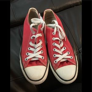 Red low top converse
